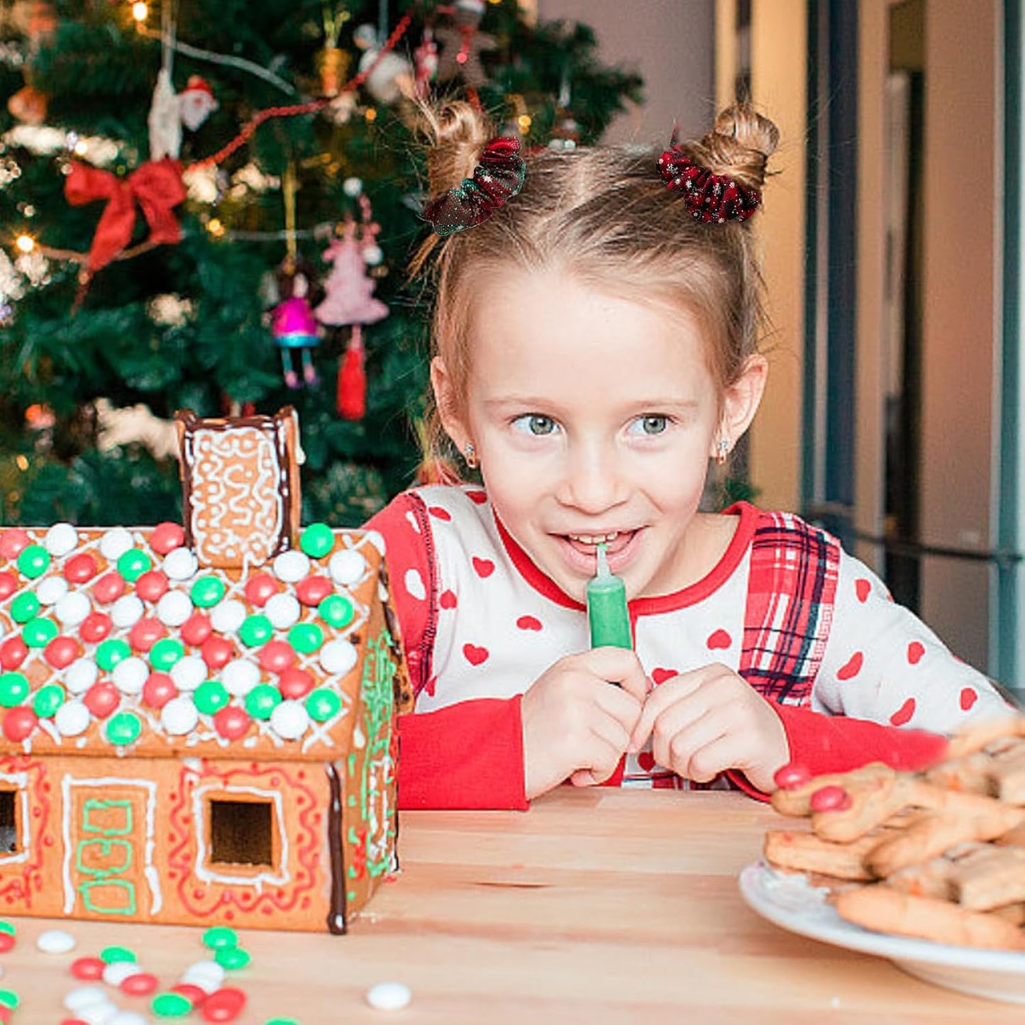 5Pcs Christmas Scrunchies Hair Accessories, Red Green Plaid Scrunchies Snowflake Hair Ties Ponytail Holders Elastic Hair Bands Chrismtas Party Dance Gym Hair Accessories for Women Girls